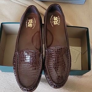 Women's brown leather loafers